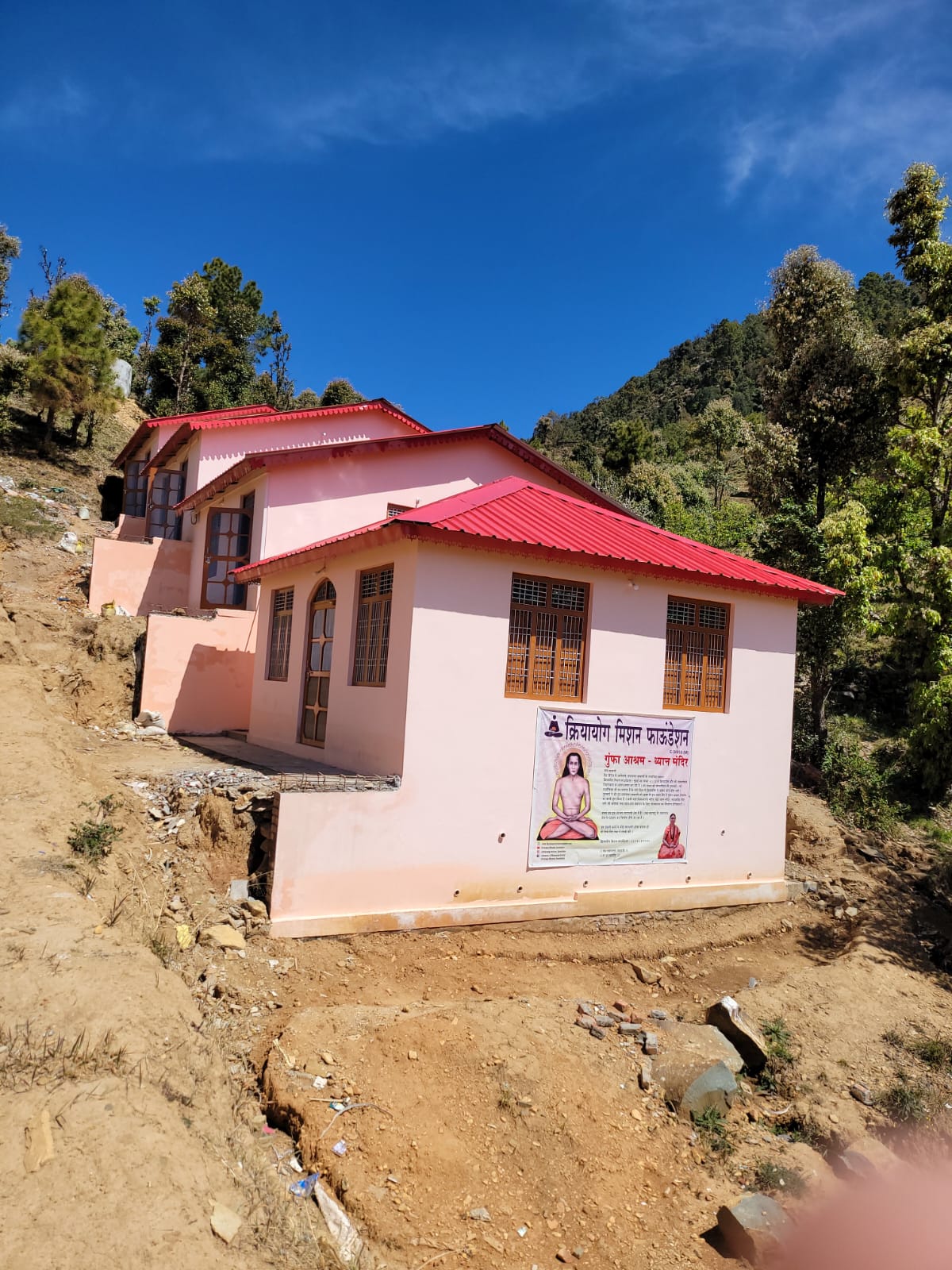 Gufa Ashram Building